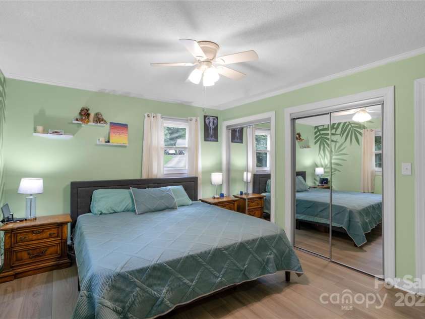 410 Queens Drive, Lexington, NC 27292.  MLS# CAR4287157, YatesRealty ID 33725. 