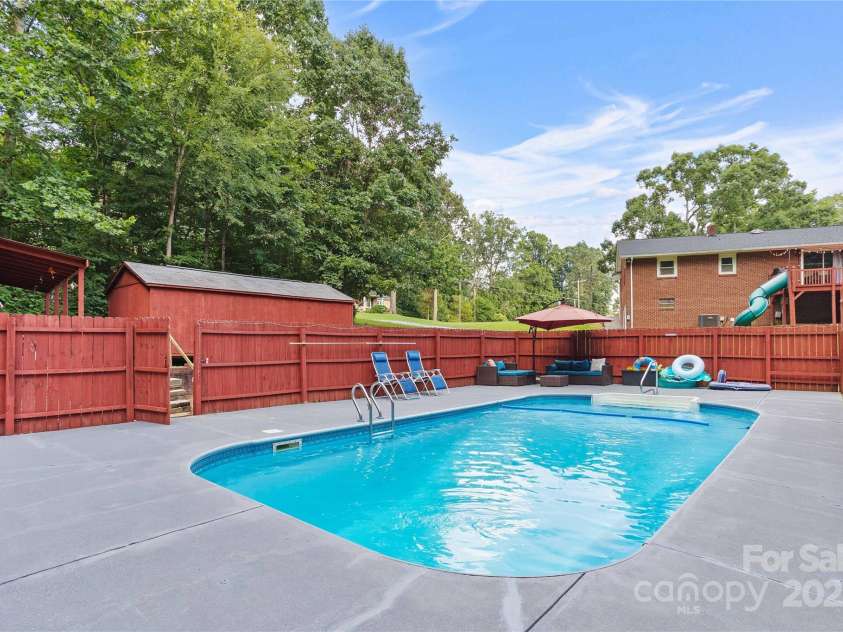 410 Queens Drive, Lexington, NC 27292.  MLS# CAR4287157, YatesRealty ID 33725. 