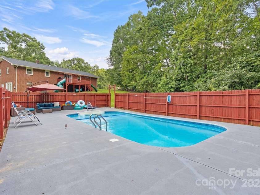 410 Queens Drive, Lexington, NC 27292.  MLS# CAR4287157, YatesRealty ID 33725. 