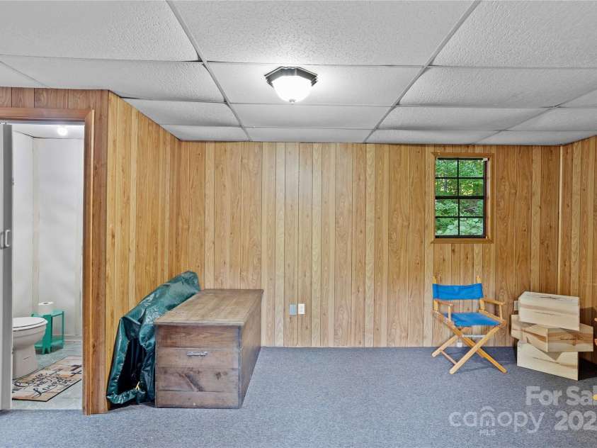 410 Queens Drive, Lexington, NC 27292.  MLS# CAR4287157, YatesRealty ID 33725. 