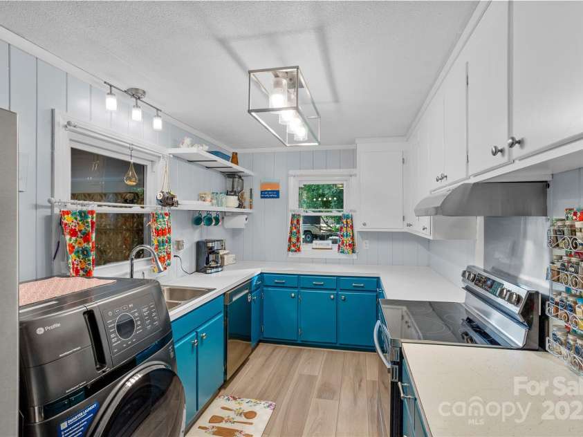 410 Queens Drive, Lexington, NC 27292.  MLS# CAR4287157, YatesRealty ID 33725. Kitchen has combo washer/dryer machine.