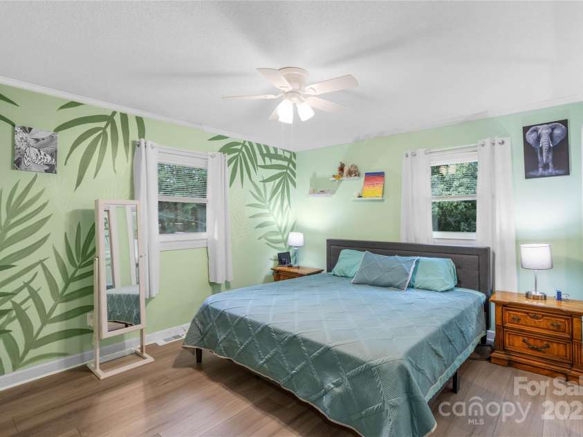 410 Queens Drive, Lexington, NC 27292.  MLS# CAR4287157, YatesRealty ID 33725. Primary Bed