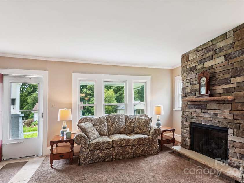 608 Maple Avenue, Gastonia, NC 28054.  MLS# CAR4292359, YatesRealty ID 33726. 