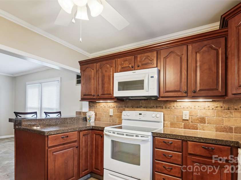 608 Maple Avenue, Gastonia, NC 28054.  MLS# CAR4292359, YatesRealty ID 33726. 