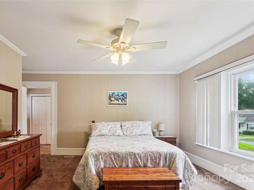 608 Maple Avenue, Gastonia, NC 28054.  MLS# CAR4292359, YatesRealty ID 33726. 