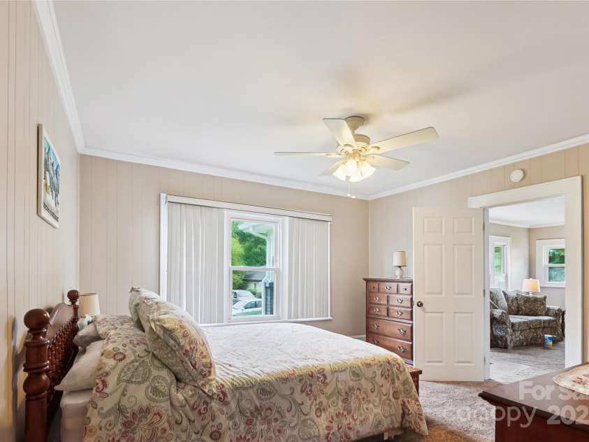 608 Maple Avenue, Gastonia, NC 28054.  MLS# CAR4292359, YatesRealty ID 33726. 