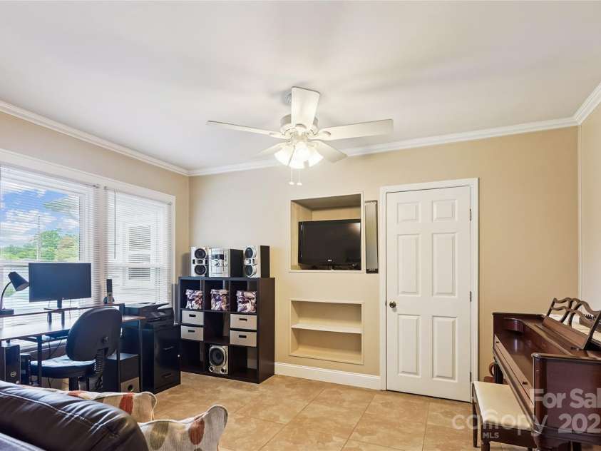 608 Maple Avenue, Gastonia, NC 28054.  MLS# CAR4292359, YatesRealty ID 33726. 