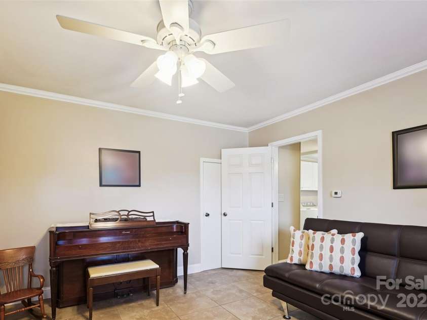 608 Maple Avenue, Gastonia, NC 28054.  MLS# CAR4292359, YatesRealty ID 33726. 
