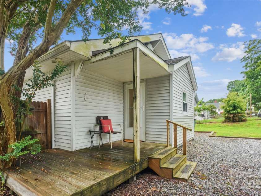 608 Maple Avenue, Gastonia, NC 28054.  MLS# CAR4292359, YatesRealty ID 33726. 