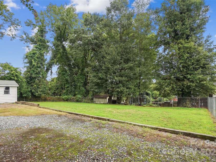 608 Maple Avenue, Gastonia, NC 28054.  MLS# CAR4292359, YatesRealty ID 33726. 