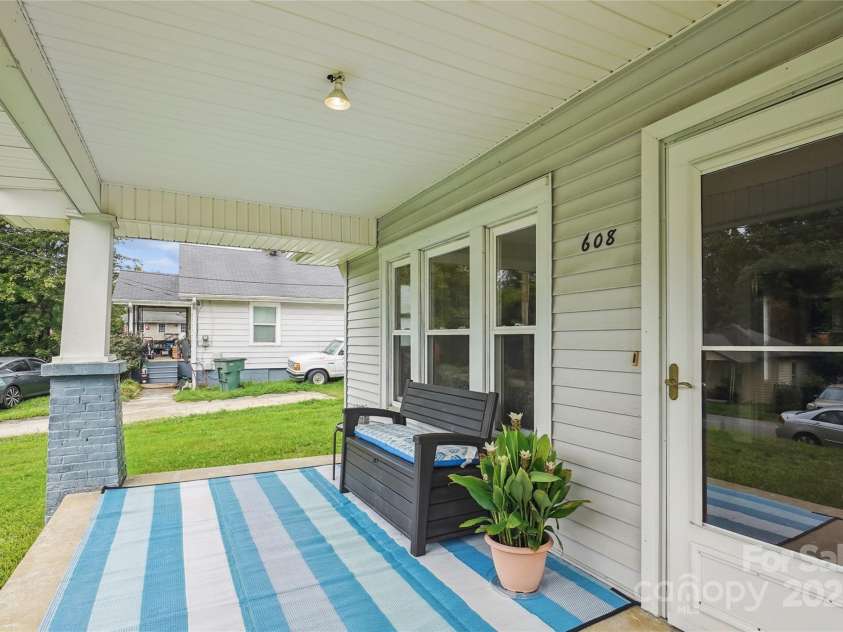 608 Maple Avenue, Gastonia, NC 28054.  MLS# CAR4292359, YatesRealty ID 33726. 