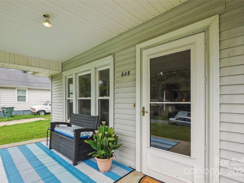 608 Maple Avenue, Gastonia, NC 28054.  MLS# CAR4292359, YatesRealty ID 33726. 