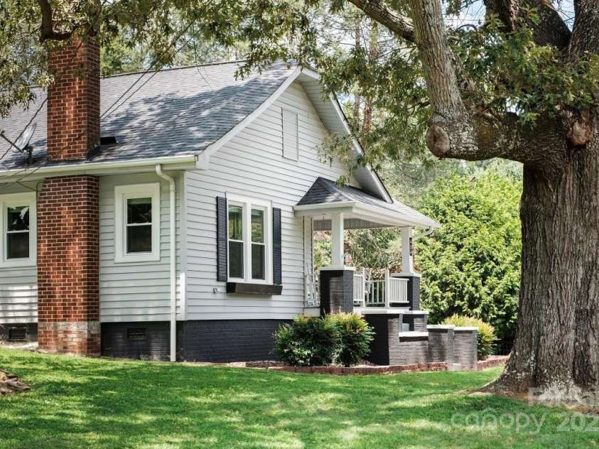 404 Laurel Street, Valdese, NC 28690.  MLS# CAR4285220, YatesRealty ID 33727. 