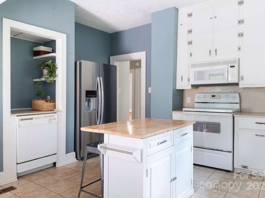 404 Laurel Street, Valdese, NC 28690.  MLS# CAR4285220, YatesRealty ID 33727. 