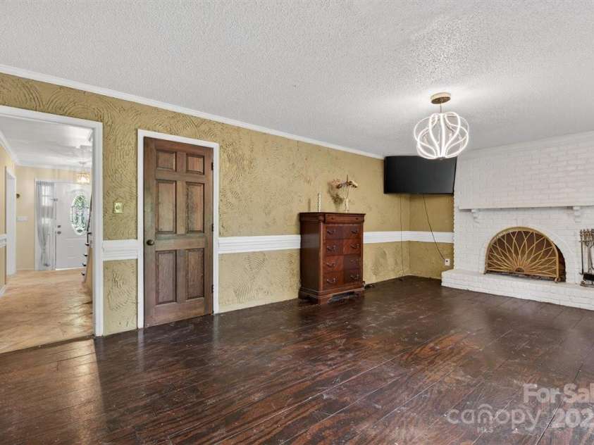 7144 Chapparall Lane, Charlotte, NC 28215.  MLS# CAR4288471, YatesRealty ID 33729. Living Space