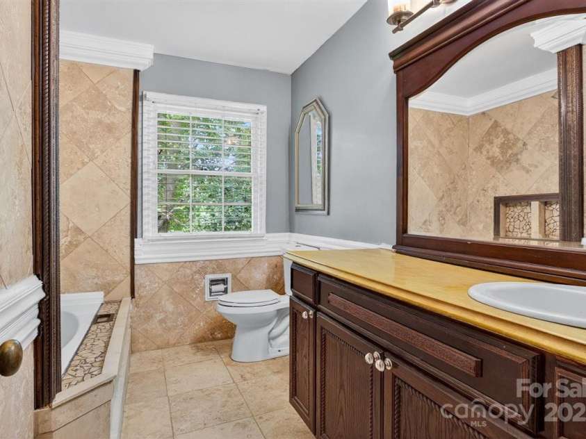 7144 Chapparall Lane, Charlotte, NC 28215.  MLS# CAR4288471, YatesRealty ID 33729. Upstairs Hallway Bathroom
