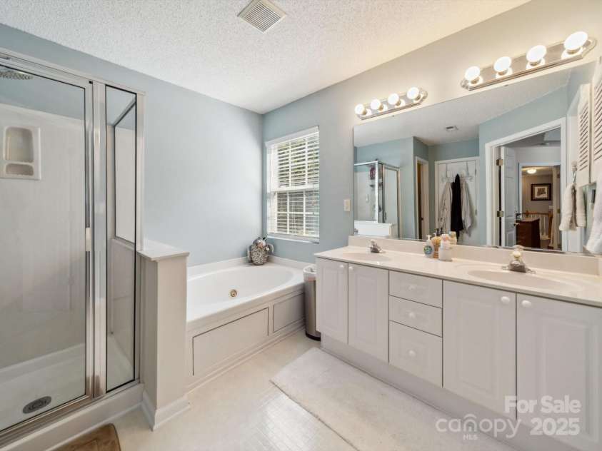 130 Nims Spring Drive, Fort Mill, SC 29715.  MLS# CAR4272422, YatesRealty ID 33730. Primary Bath