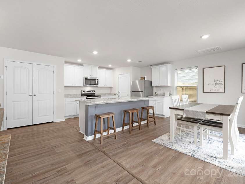 9025 Creedmore Hills Drive, Charlotte, NC 28214.  MLS# CAR4289266, YatesRealty ID 33732. Dining Area