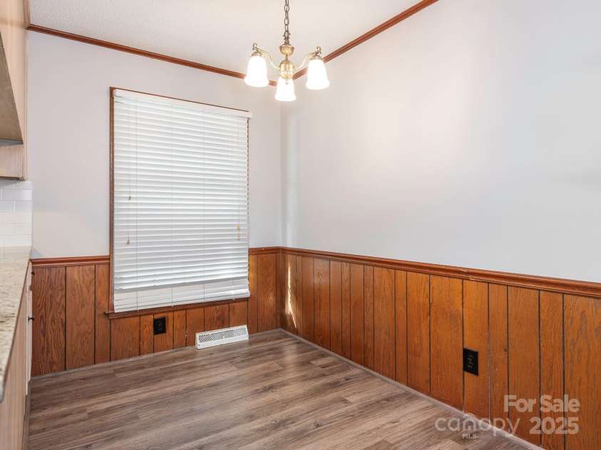 168 Coulwood Drive, Charlotte, NC 28214.  MLS# CAR4284362, YatesRealty ID 33733. 