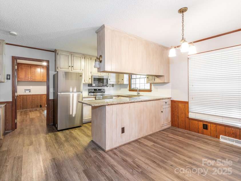 168 Coulwood Drive, Charlotte, NC 28214.  MLS# CAR4284362, YatesRealty ID 33733. 