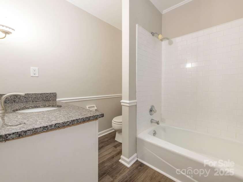 168 Coulwood Drive, Charlotte, NC 28214.  MLS# CAR4284362, YatesRealty ID 33733. 