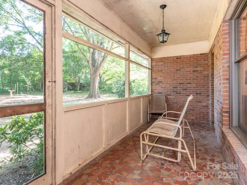 168 Coulwood Drive, Charlotte, NC 28214.  MLS# CAR4284362, YatesRealty ID 33733. 