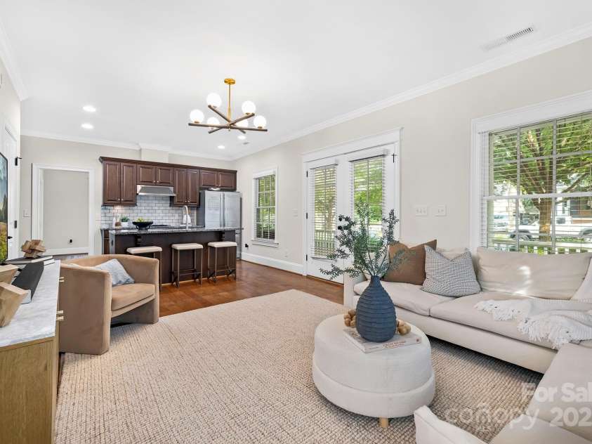 2042 Euclid Avenue, Charlotte, NC 28203.  MLS# CAR4294420, YatesRealty ID 33735. Open floor plan