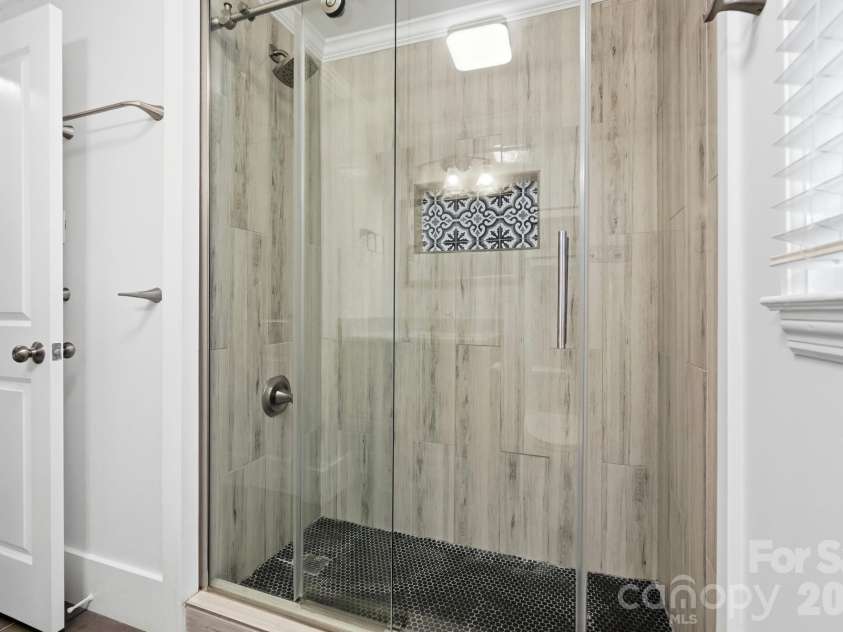 5108 White Oak Road, Charlotte, NC 28210.  MLS# CAR4393738, YatesRealty ID 33735. 2nd Full Bathroom Downstairs 