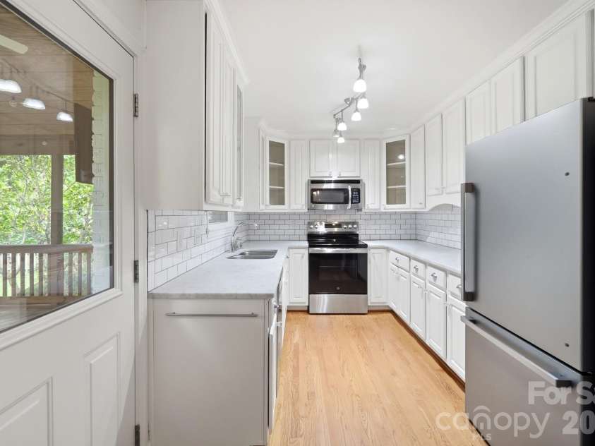 5108 White Oak Road, Charlotte, NC 28210.  MLS# CAR4393738, YatesRealty ID 33735. 