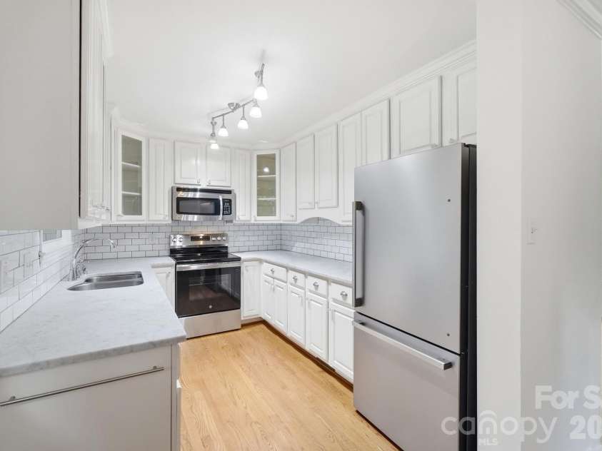 5108 White Oak Road, Charlotte, NC 28210.  MLS# CAR4393738, YatesRealty ID 33735. 
