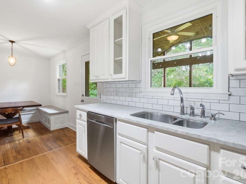 5108 White Oak Road, Charlotte, NC 28210.  MLS# CAR4393738, YatesRealty ID 33735. 