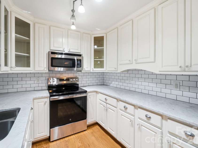 5108 White Oak Road, Charlotte, NC 28210.  MLS# CAR4393738, YatesRealty ID 33735. 