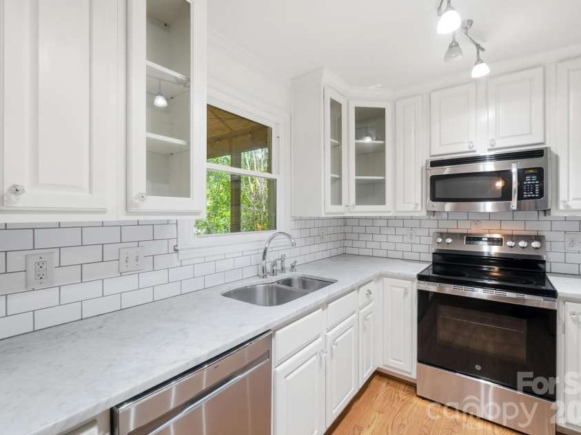 5108 White Oak Road, Charlotte, NC 28210.  MLS# CAR4393738, YatesRealty ID 33735. 