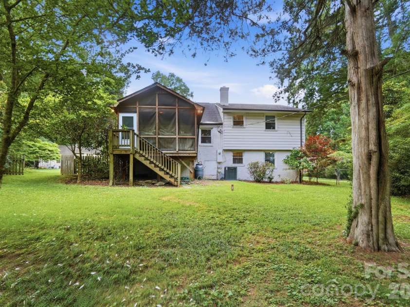 5108 White Oak Road, Charlotte, NC 28210.  MLS# CAR4393738, YatesRealty ID 33735. 