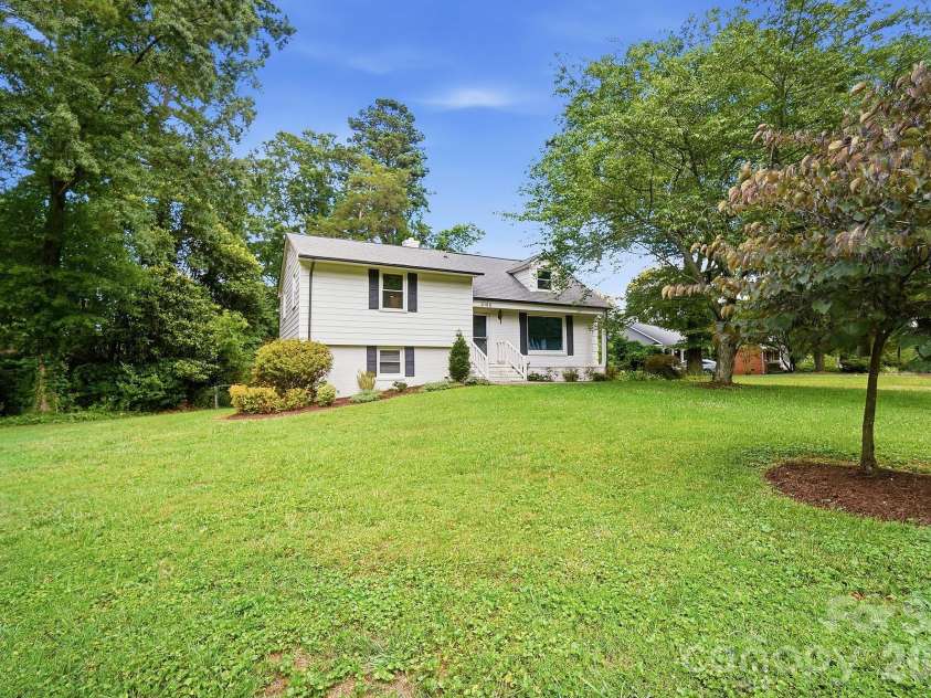 5108 White Oak Road, Charlotte, NC 28210.  MLS# CAR4393738, YatesRealty ID 33735. 