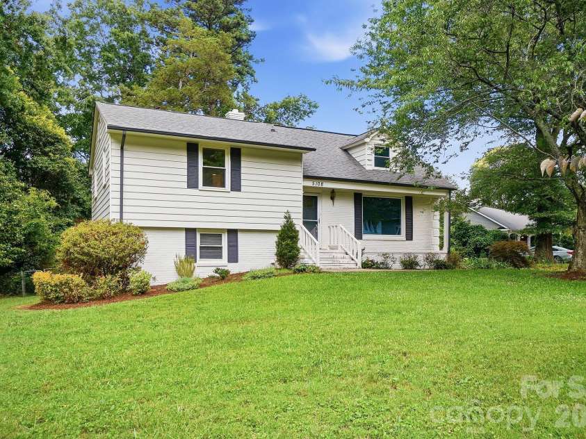 5108 White Oak Road, Charlotte, NC 28210.  MLS# CAR4393738, YatesRealty ID 33735. 