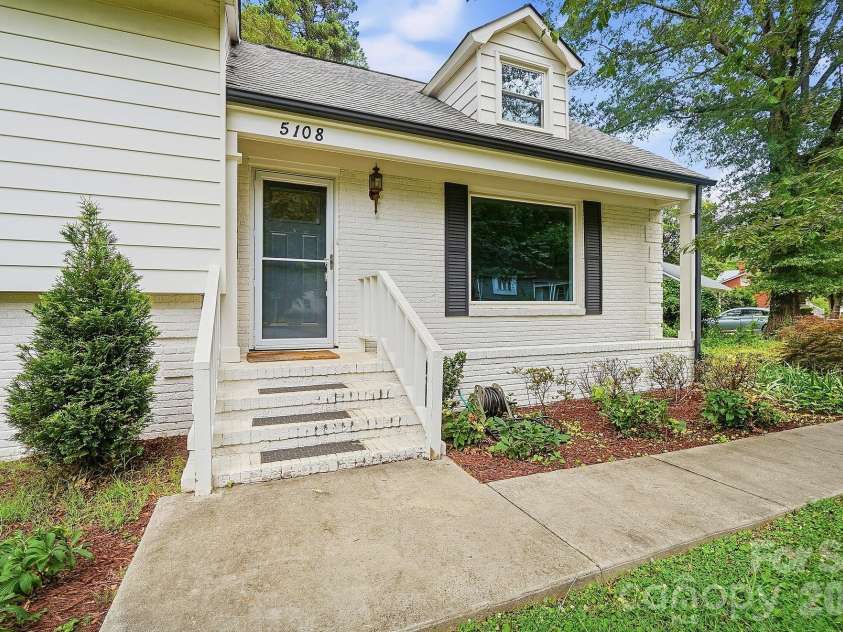 5108 White Oak Road, Charlotte, NC 28210.  MLS# CAR4393738, YatesRealty ID 33735. 