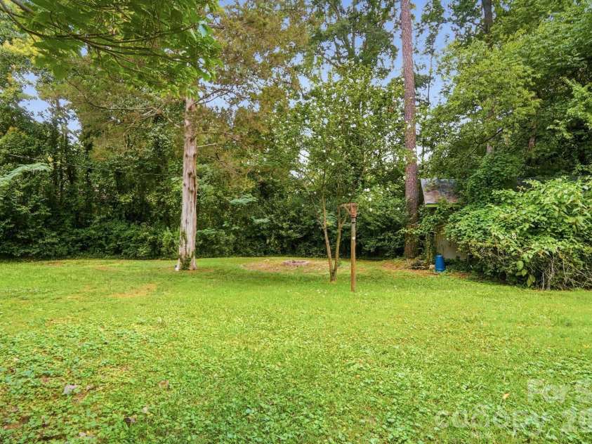 5108 White Oak Road, Charlotte, NC 28210.  MLS# CAR4393738, YatesRealty ID 33735. Backyard