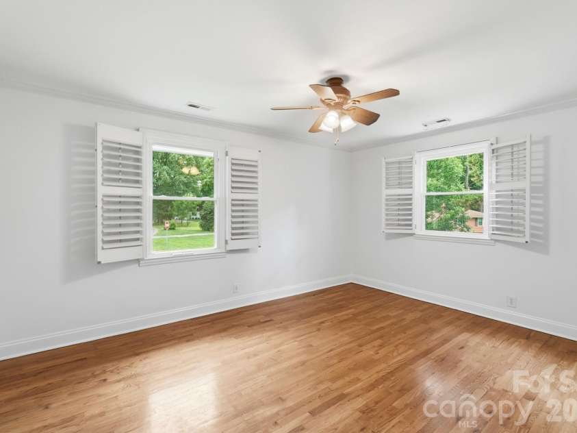 5108 White Oak Road, Charlotte, NC 28210.  MLS# CAR4393738, YatesRealty ID 33735. Primary Bedroom