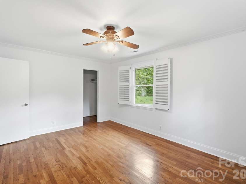 5108 White Oak Road, Charlotte, NC 28210.  MLS# CAR4393738, YatesRealty ID 33735. Primary Bedroom