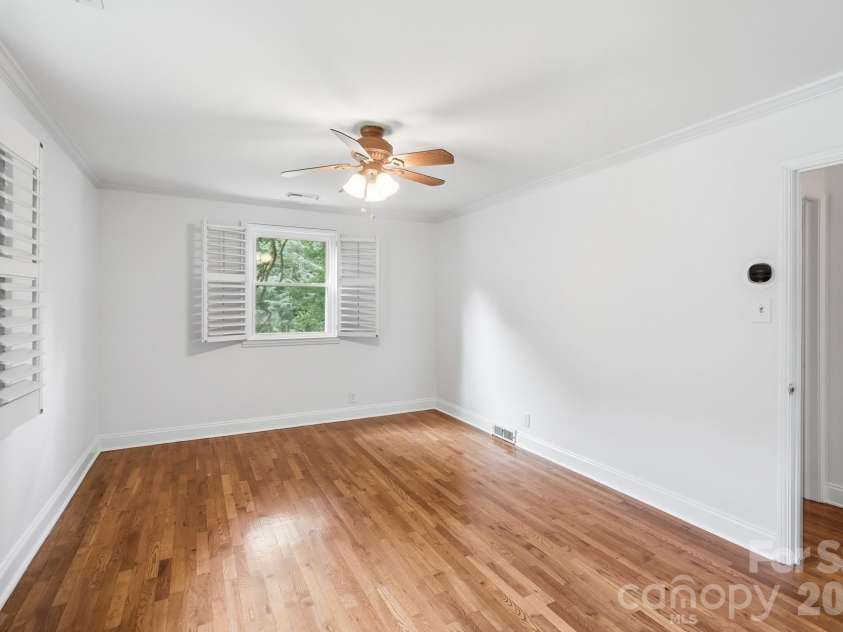 5108 White Oak Road, Charlotte, NC 28210.  MLS# CAR4393738, YatesRealty ID 33735. Primary Bedroom