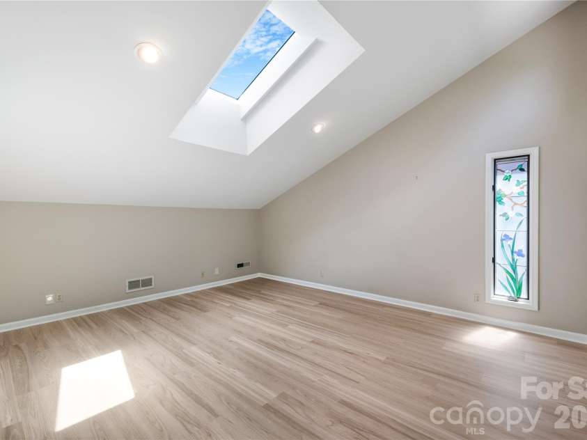 601 Woodfield Drive, Asheville, NC 28803.  MLS# CAR4397478, YatesRealty ID 33736. Upstairs Room with En-Suite Bath