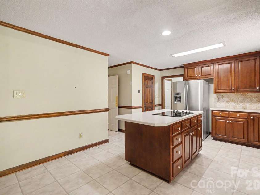 215 Chedworth Court, Concord, NC 28025.  MLS# CAR4396675, YatesRealty ID 33737. Huge kitchen with lots of cabinets and counter space.  Also features an island 