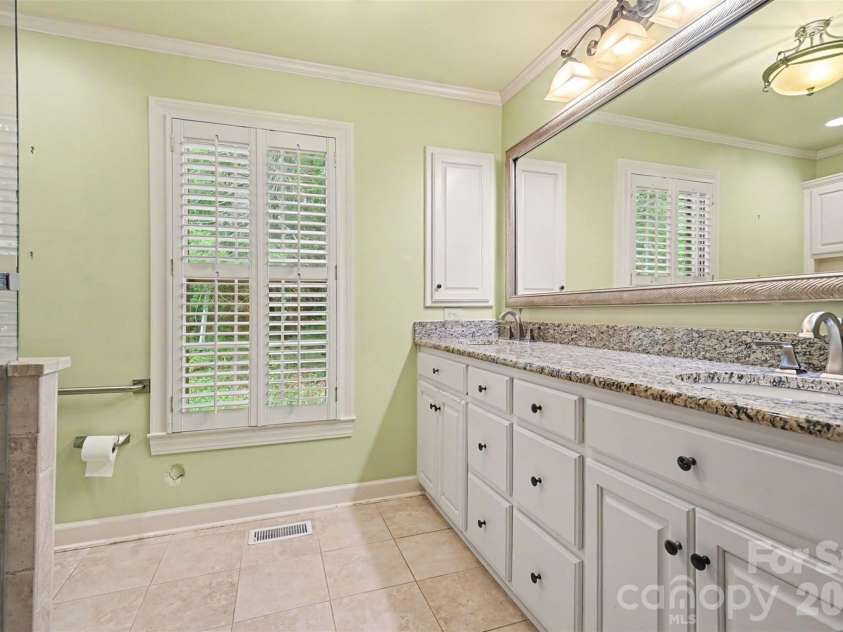 215 Chedworth Court, Concord, NC 28025.  MLS# CAR4396675, YatesRealty ID 33737. Primary En suite bath