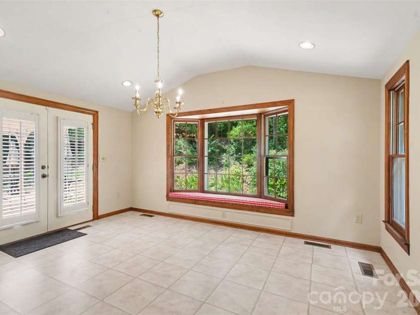 215 Chedworth Court, Concord, NC 28025.  MLS# CAR4396675, YatesRealty ID 33737. Sunroom with bench seating in the bay window