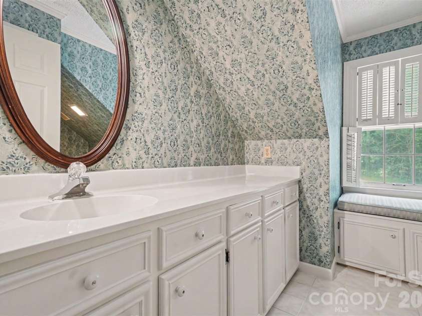 215 Chedworth Court, Concord, NC 28025.  MLS# CAR4396675, YatesRealty ID 33737. Upstairs Bath