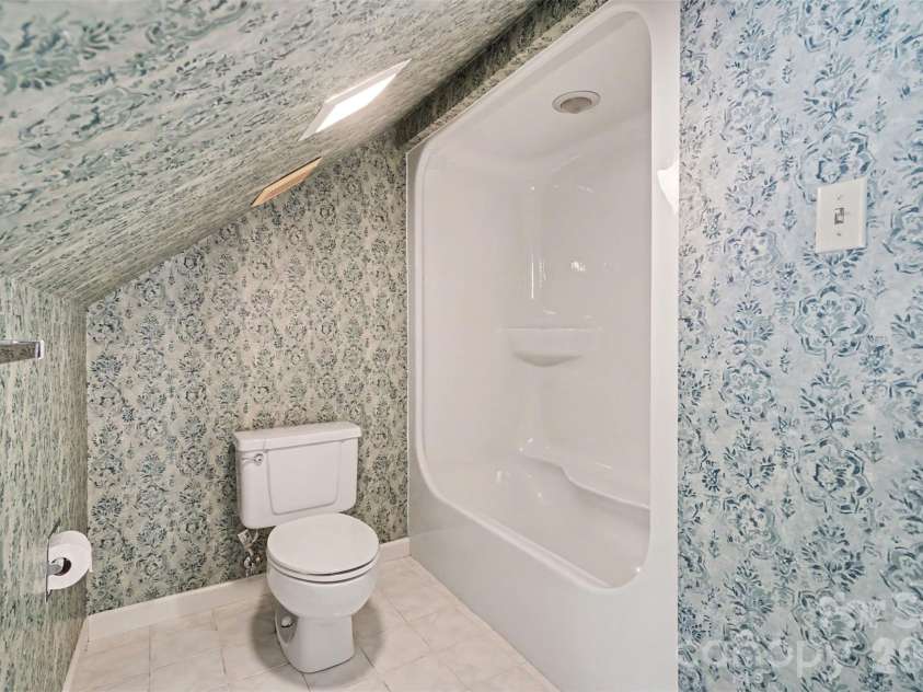 215 Chedworth Court, Concord, NC 28025.  MLS# CAR4396675, YatesRealty ID 33737. Upstairs bath with shower