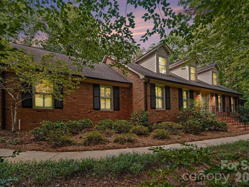 215 Chedworth Court, Concord, NC 28025.  MLS# CAR4396675, YatesRealty ID 33737. Welcome to 215 Chedworth