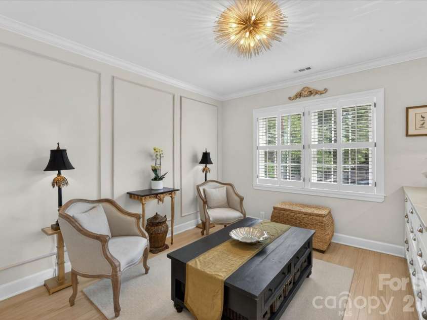 1035 Queens Road, Charlotte, NC 28207.  MLS# CAR4389224, YatesRealty ID 33738. Dining or Sitting Area