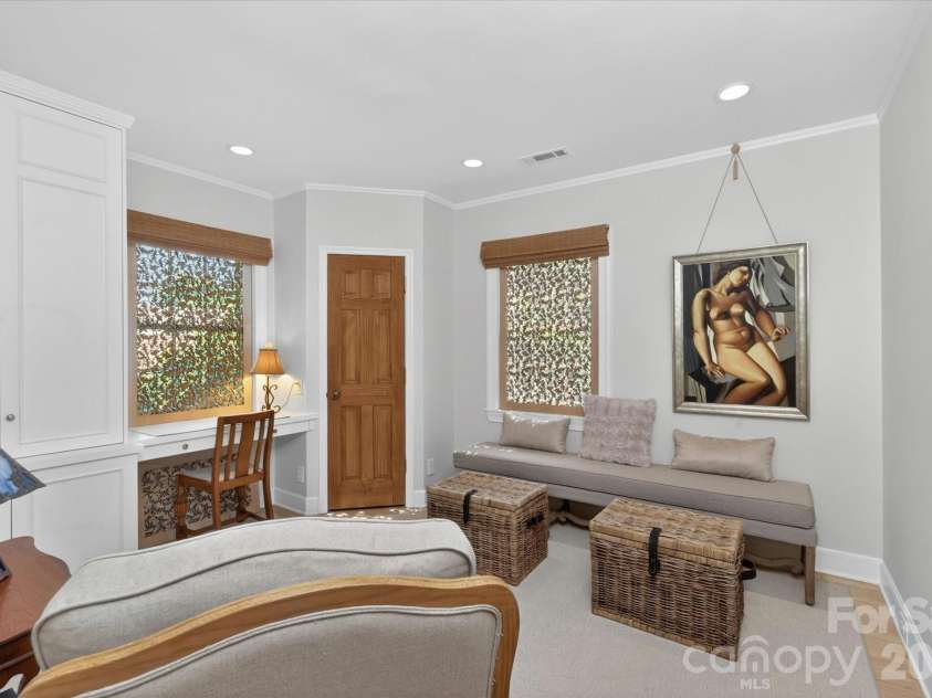 1035 Queens Road, Charlotte, NC 28207.  MLS# CAR4389224, YatesRealty ID 33738. Ethernet Cat6 and Smart Home Features